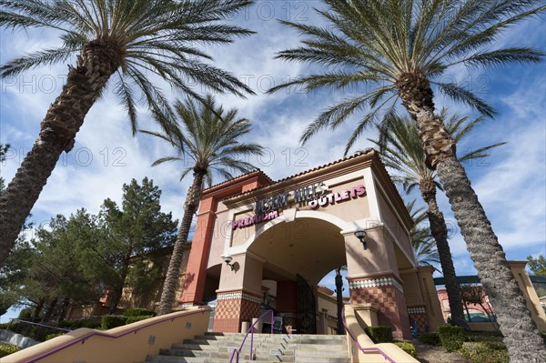 Desert Hills Premium Outlets