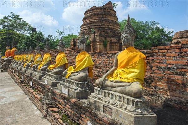 Buddha statues around the central stupa