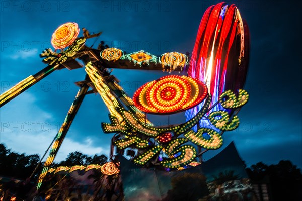 Frisbee fair ride at night