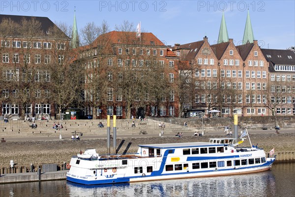 Office buildings and commercial properties along the Schlachte Weser Promenade