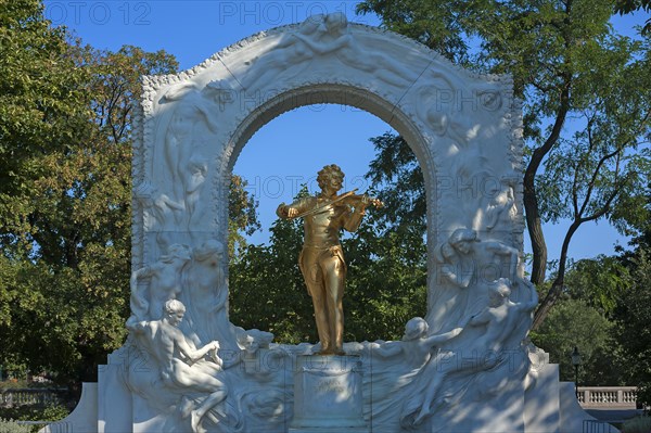 Monument to the composer Johann Strauss II