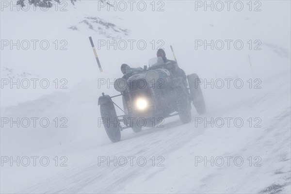 Vintage car rally