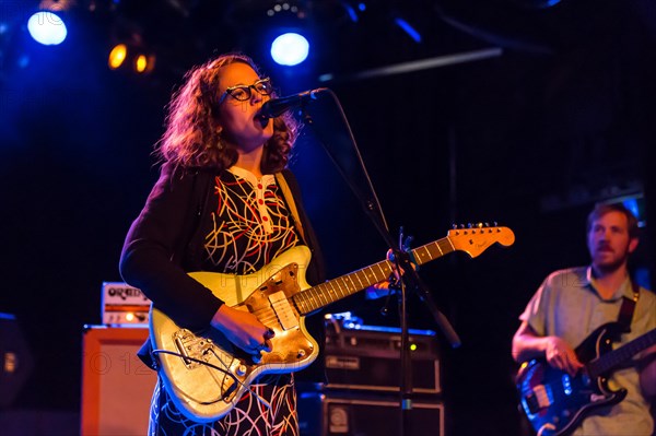 U.S. singer-songwriter Sallie Ford and The Sound Outside performing live in the Schuur concert hall