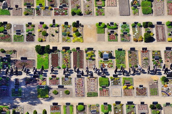 Funeral procession in the cemetery of Kirchwerder