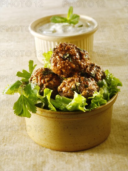 Kofte with salad and yoghurt