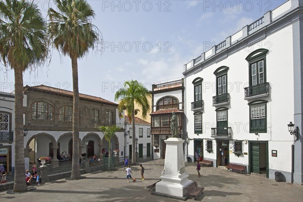 Iglesia de Salvador Church on Plaza de Espagna square