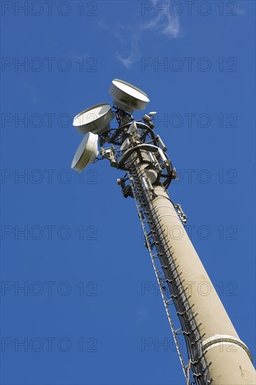 Radio mast with aerials