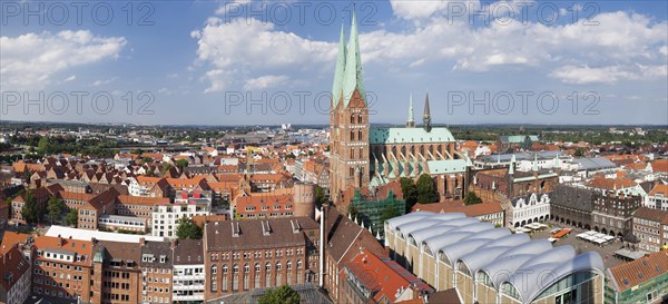 Historic centre with Marienkirche church and the Town Hall