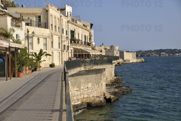 Lungomare Alfeo waterside promenade