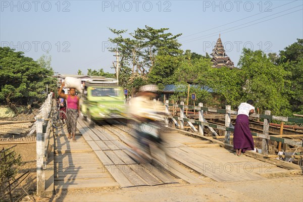 Traffic on a bridge