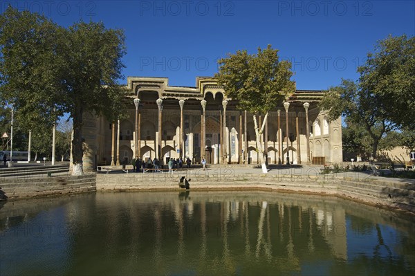 Bolo Hauz mosque