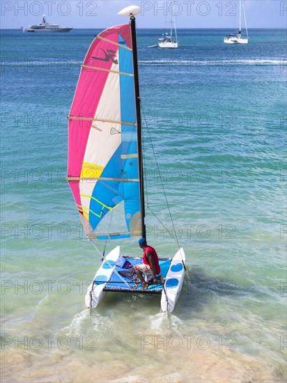 Catamaran leaving Rodney Bay