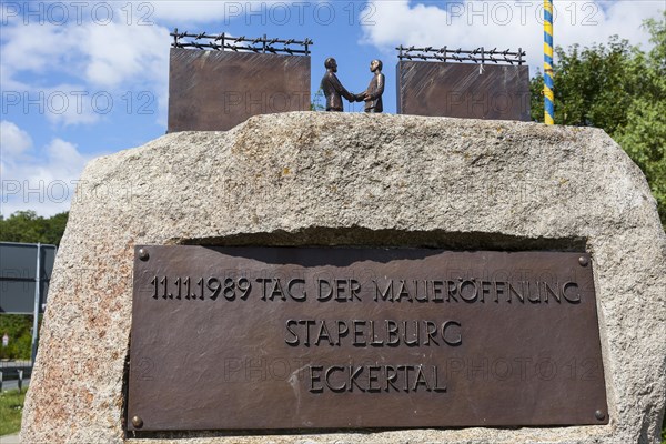 Memorial to the 'Tag der Maueroffnung'