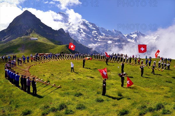 Alphorn blowers and flag throwers