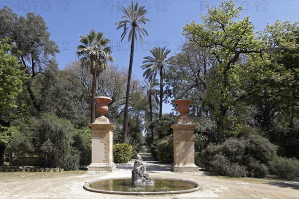 Fountain and Viale delle Palme