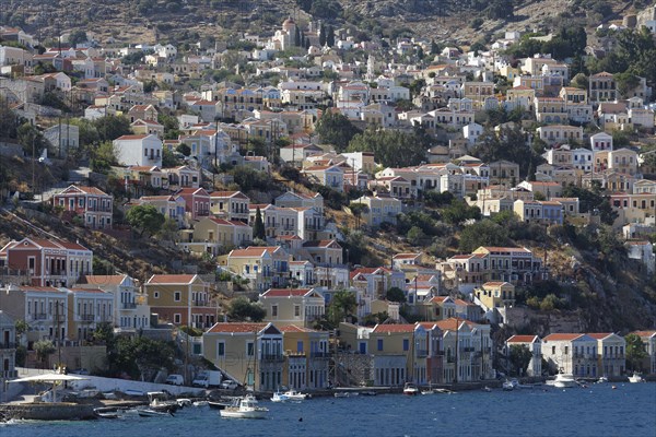 Picturesque houses in the neo-classical style