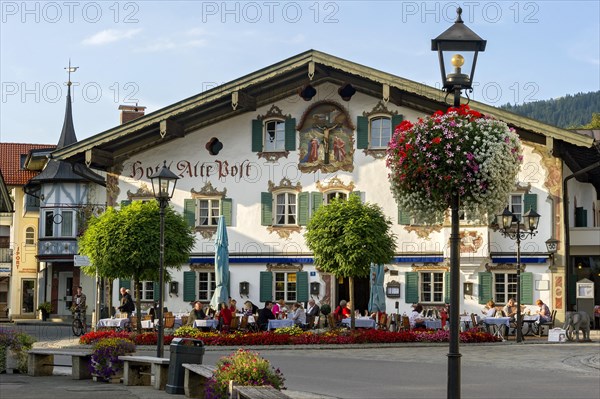 Hotel und Gasthof Alte Post with Luftlmalerei