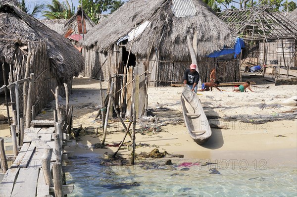 Huts on the beach of Nalunega