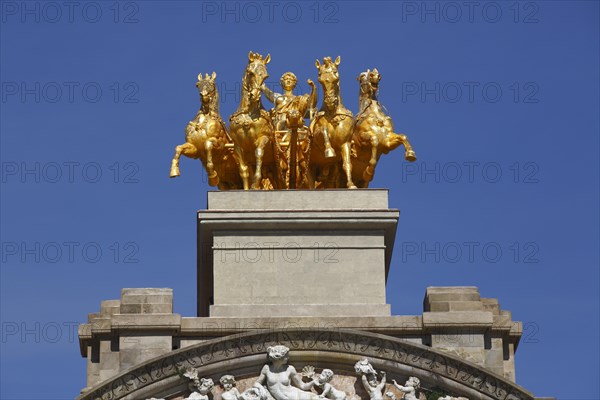 Golden Quadriga de l'Aurora at the fountain Font de la Cascada