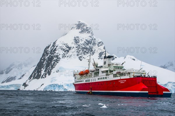 Cruise ship in the Lemaire Channel