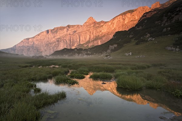 The rocks of the Sagzahn and Sonnwendjoch reflected in a high moor