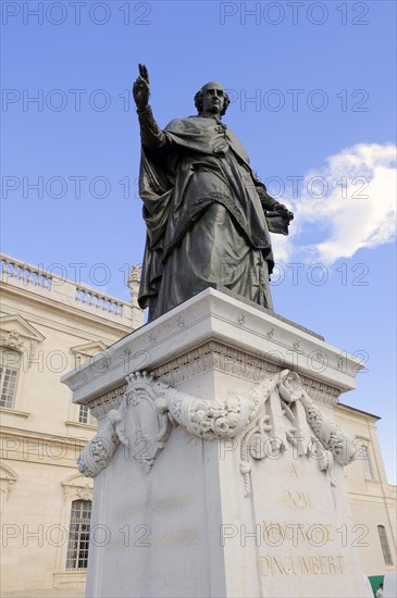 Statue of Bishop Malachie d'Inguimbert in front of the Baroque Hotel-Dieu Hospital