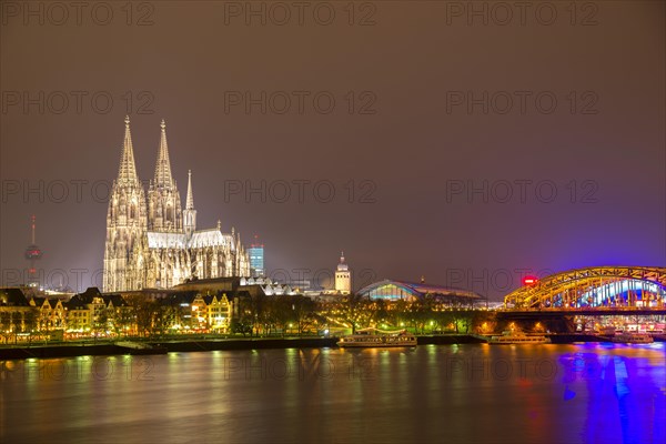 Skyline of Cologne at night