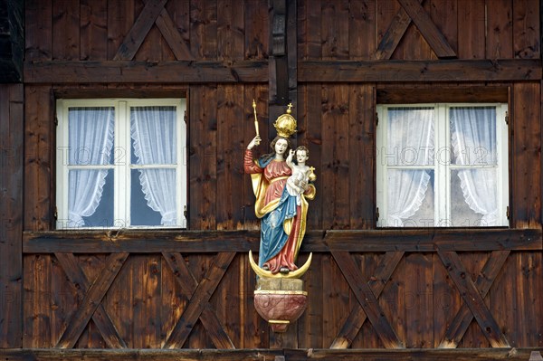 Madonna on an Upper Bavarian wooden house