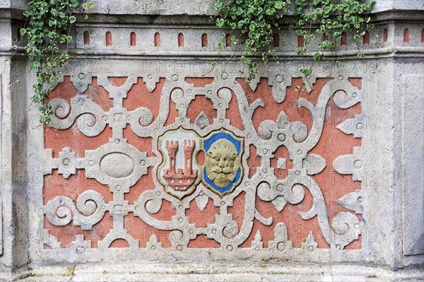 Ornaments on Seelbrunnen fountain