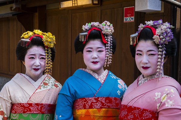 Traditionally dressed Geishas