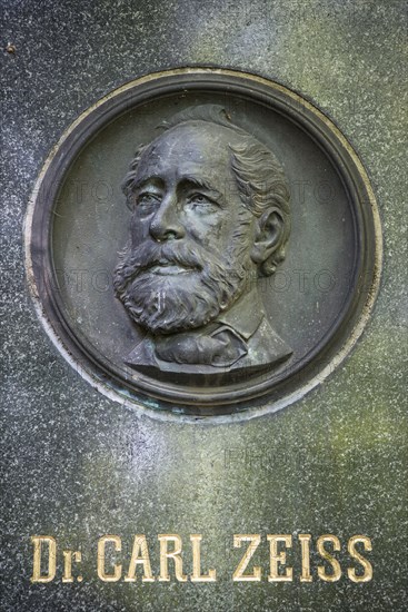 Tomb of Carl Zeiss