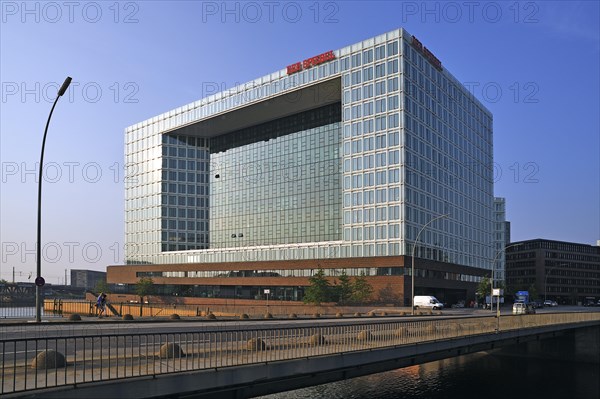 Spiegel group building