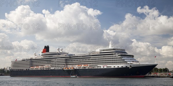 Cruise ship Queen Elizabeth