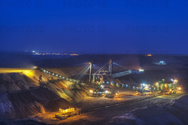 Stacker and conveyor in the Garzweiler open pit at night