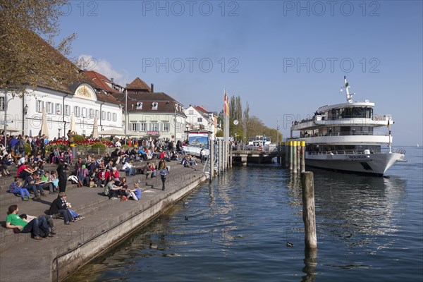 Grethhaus on the lakeside promenade with a pier