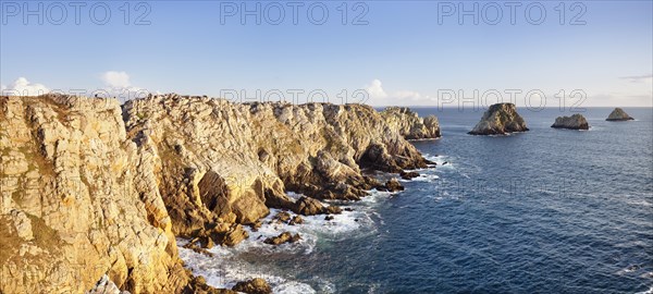 Pointe de Penhir with the Tas de Pois