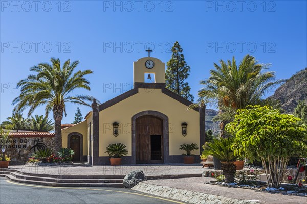 Small chapel outside the Las Tirajanas Hotel