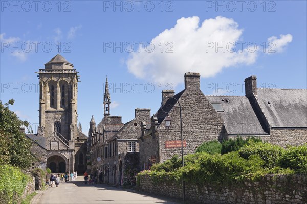 Historic buildings and Church of Saint-Ronan