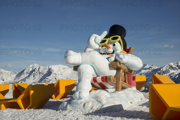 Oversized snowman sculpture at Gamskogel at the Rosskopf mountain station