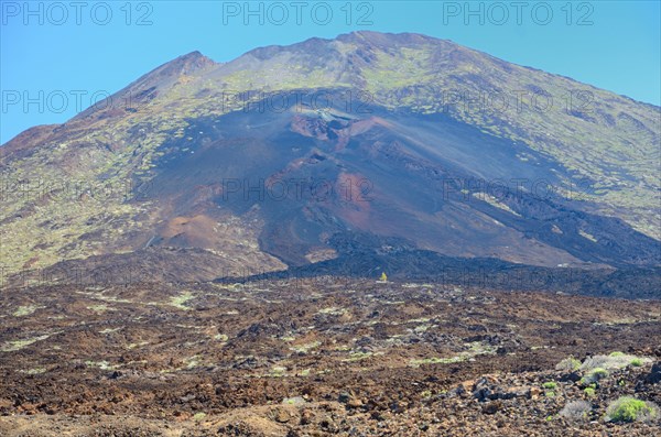 Recent lava flows from the Chinoreyo volcano on the western flank of the Pico Viejo volcano