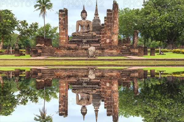 Buddha statue at the ruins of Wat Phra Si Rattana Mahathat temple complex