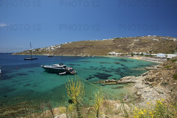 Boats off Platis Gialos