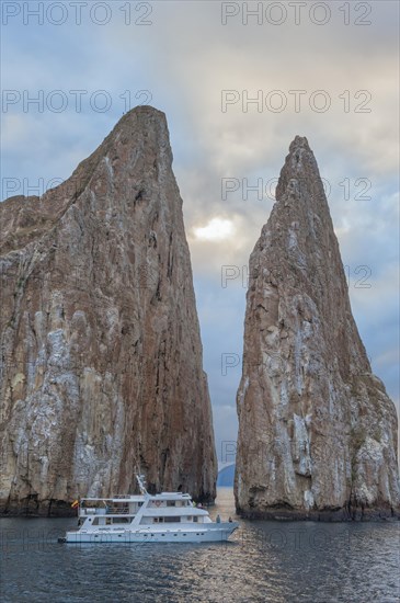 Kicker Rock or Roca Leon Dormido