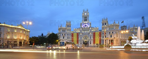 Holiday flagging of the Cibeles Palace