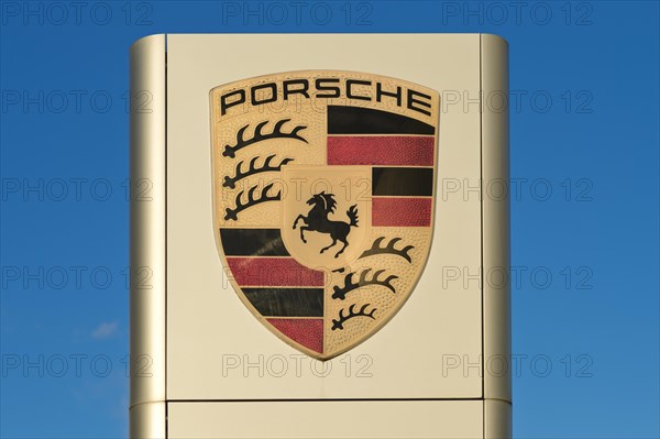 Porsche crest