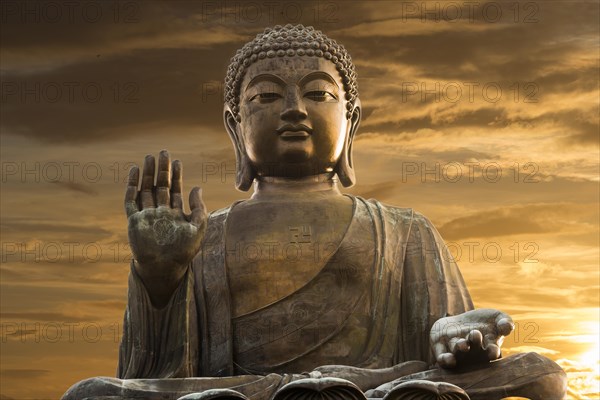 Tian Tan Buddha statue