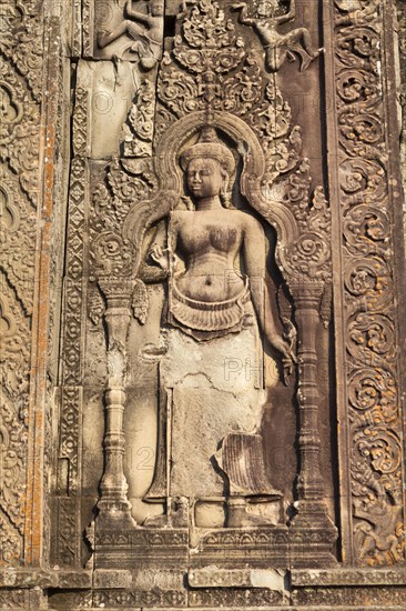 Original bas relief of an Apsara from Phnom Bakheng