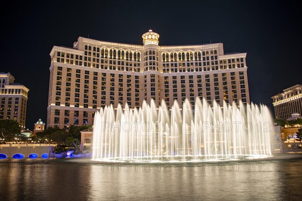 Light show and water fountains