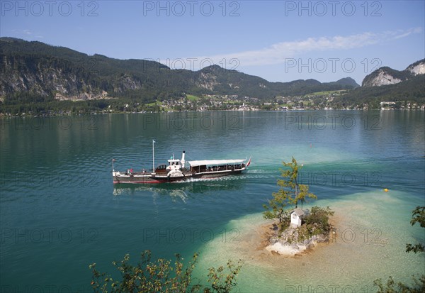 Paddle boat