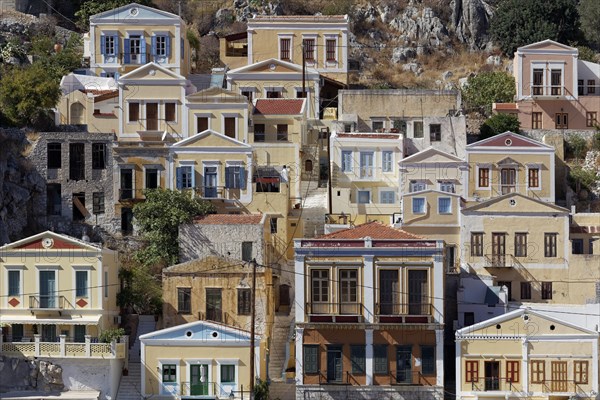 Picturesque houses in the neo-classical style